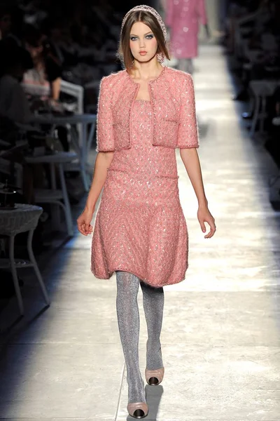 Look 18